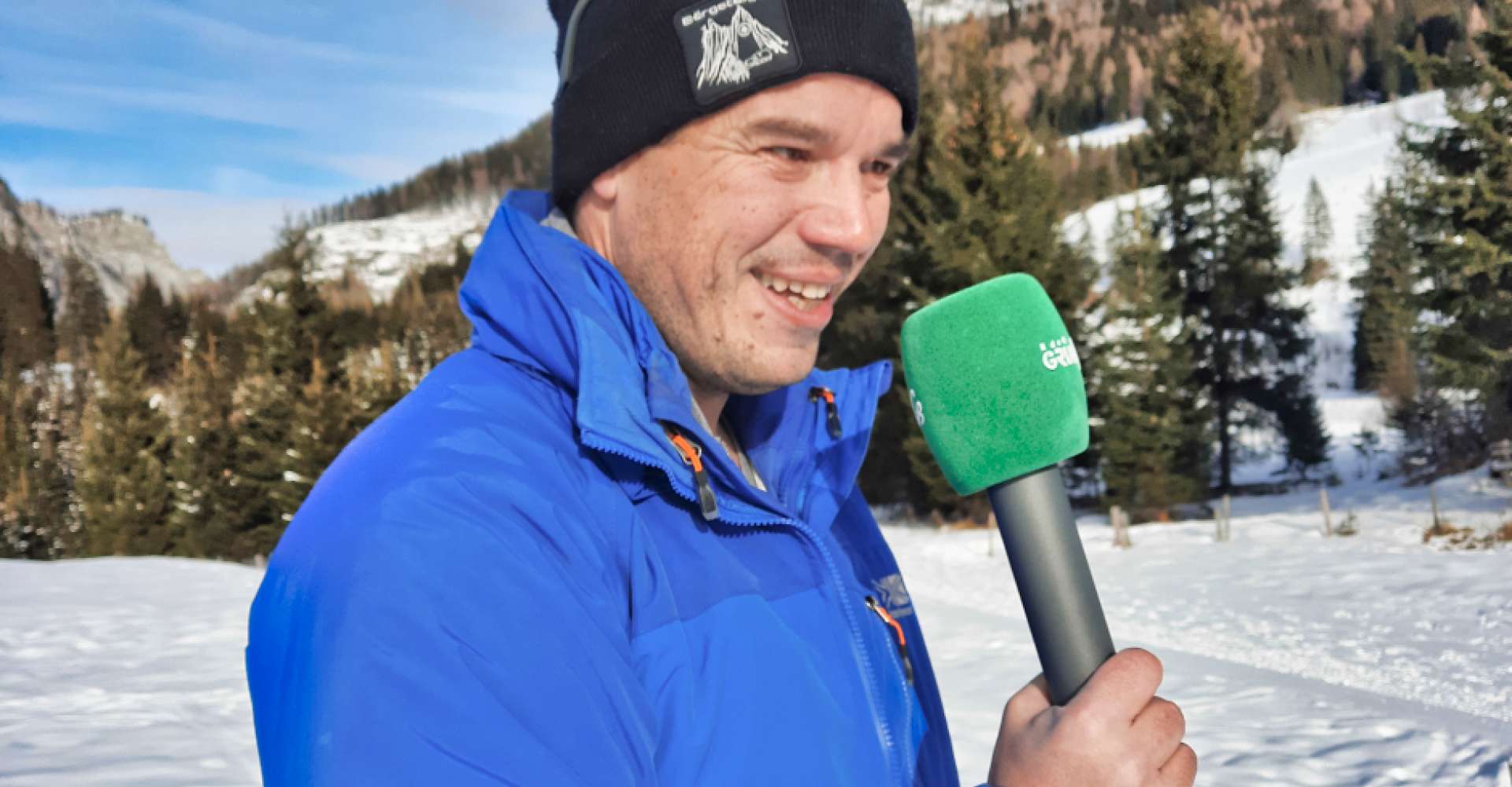 <p>Schneeschuhwandern und Interviews führen - kein Problem für Martin Teibinger bei der Aufzeichnung seines Sonderbeitrags für Radio Grün Weiß. </p> Copyright:WEGES OG