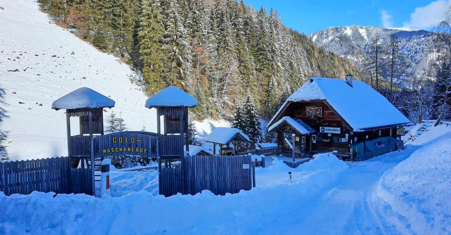 <p>Schneeschuhwanderung Wildalm im Murtal in der Steiermark</p> 