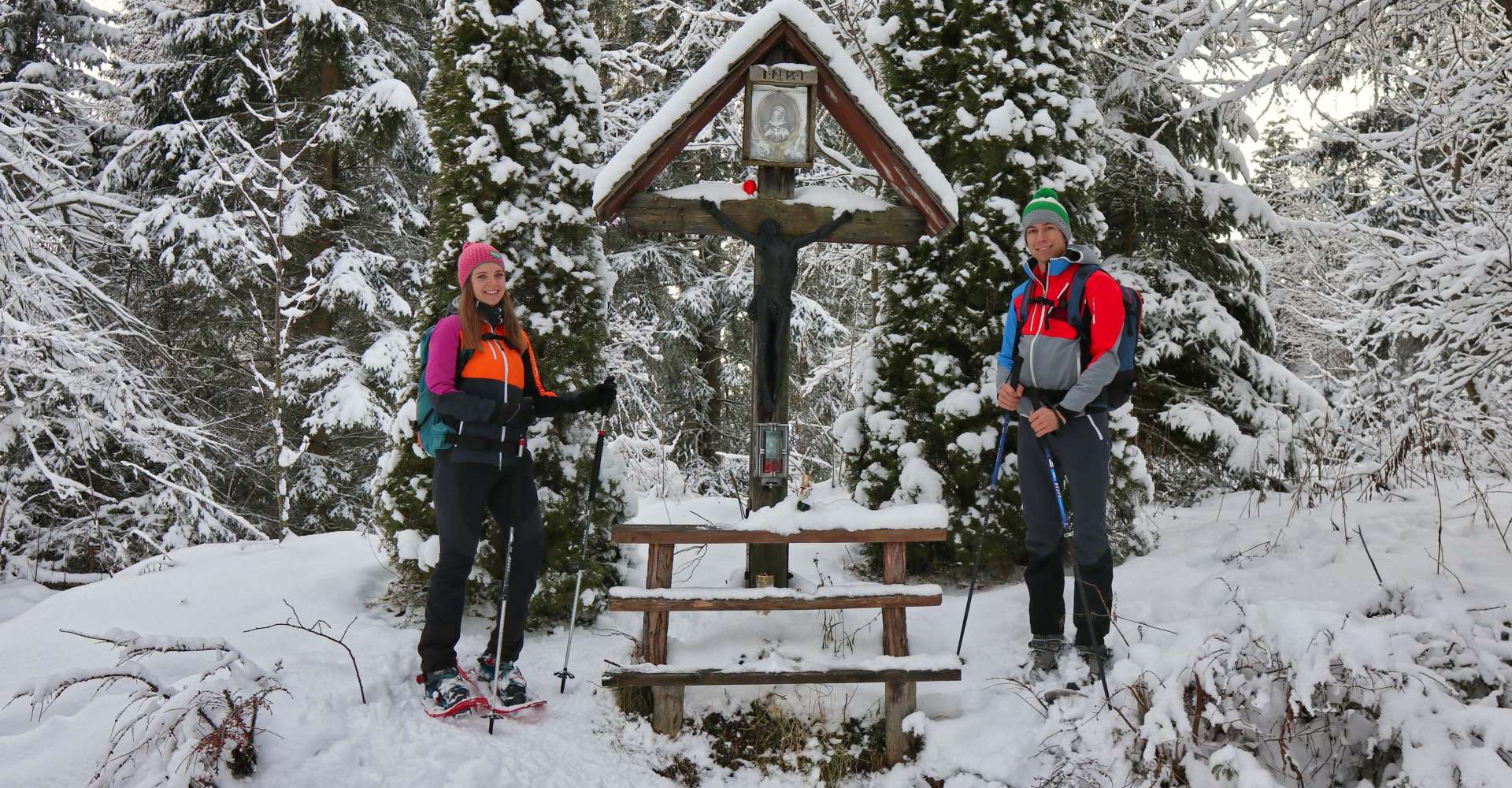 <p>Schneeschuhwanderung Schwarzer Herrgott im Murtal in der Steiermark</p> 