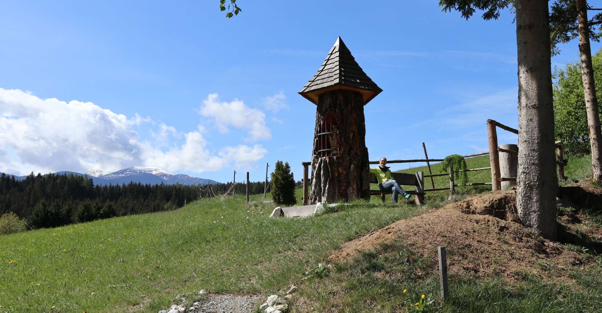 <p>Waldrundweg über Reitinger in Großlobming im Murtal in der Steiermark</p> 