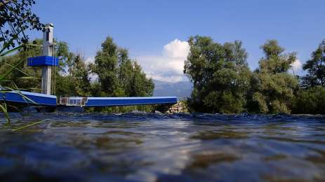 Schwimmende Murbrücke